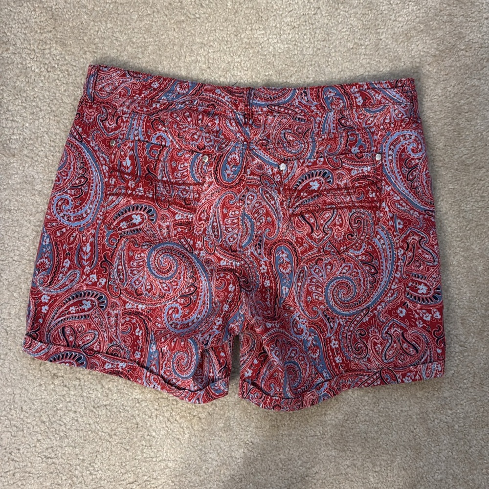 Bandolino Red and Blue Paisley Women Shorts EUC Size 12 - Picture 3 of 5